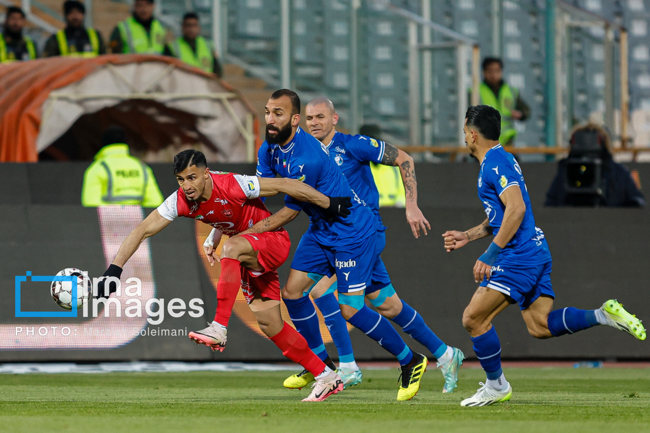 تلنگری به فدراسیون فوتبال؛ حواستان به قراردادهای ۱۰۰میلیاردی باشد